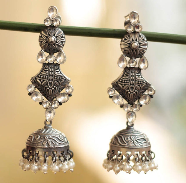 Essence Classic Embossed Jhumka