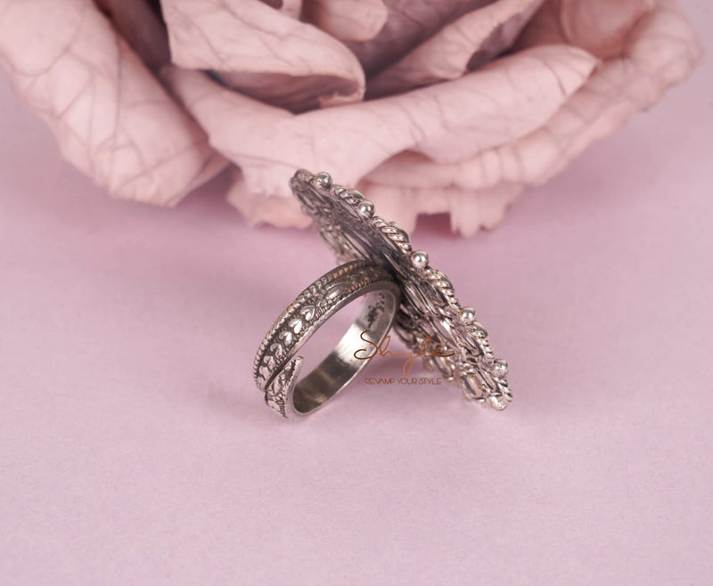Essence Fine Scintillating Oval Ring