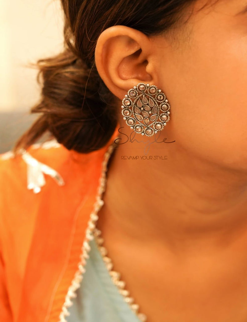 Essence Fine Scintillating Oval Studs