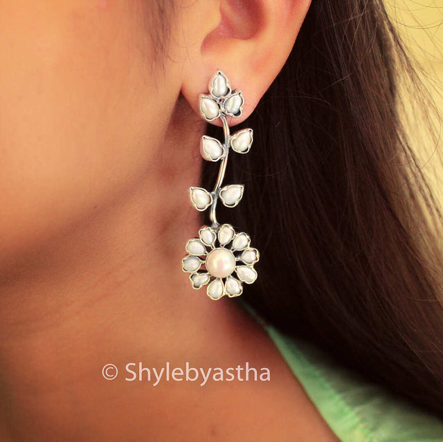 Essence Pearl Flower Earrings