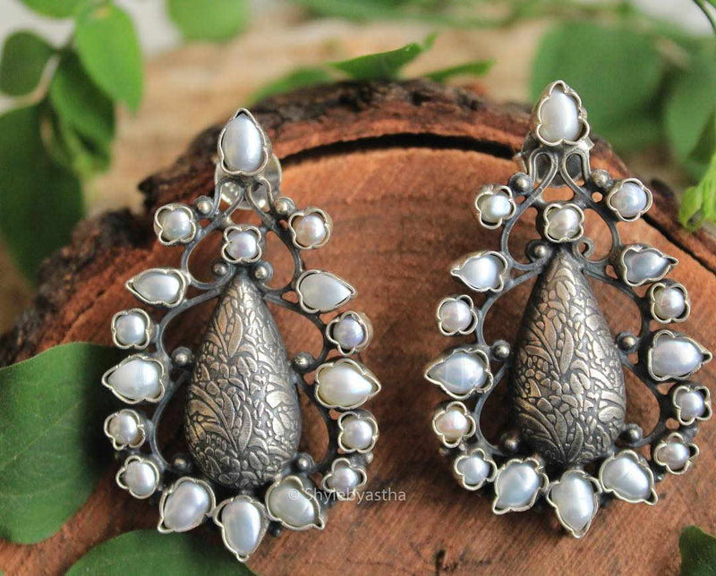 Essence Pearl Studs