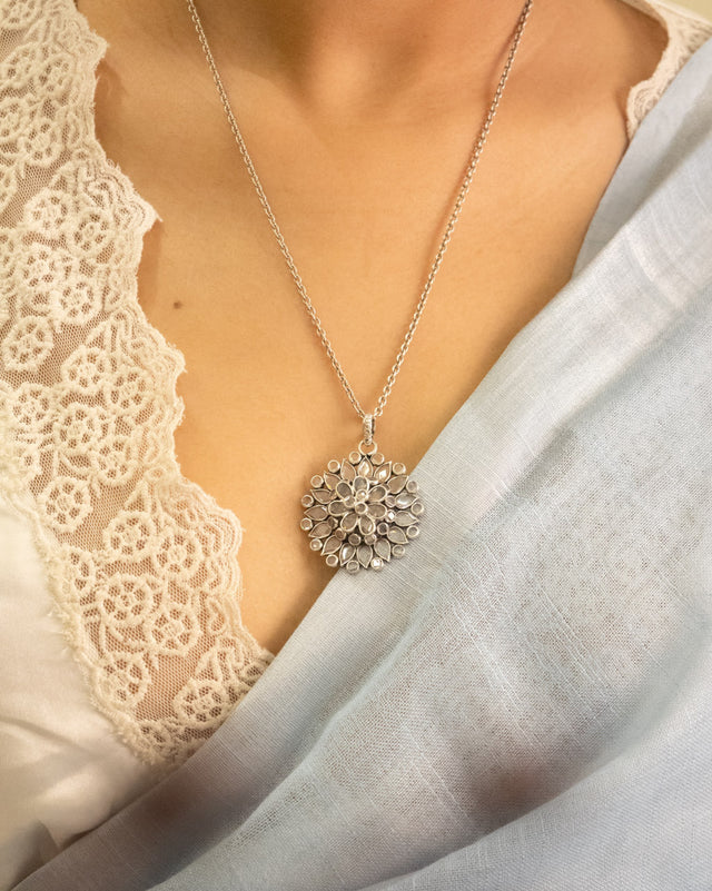 Essence Scintillating Flower Necklace