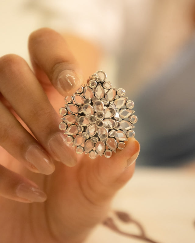 Essence Scintillating Flower Necklace