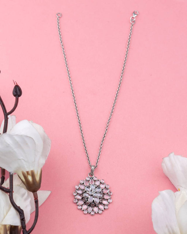 Essence Scintillating Flower Necklace