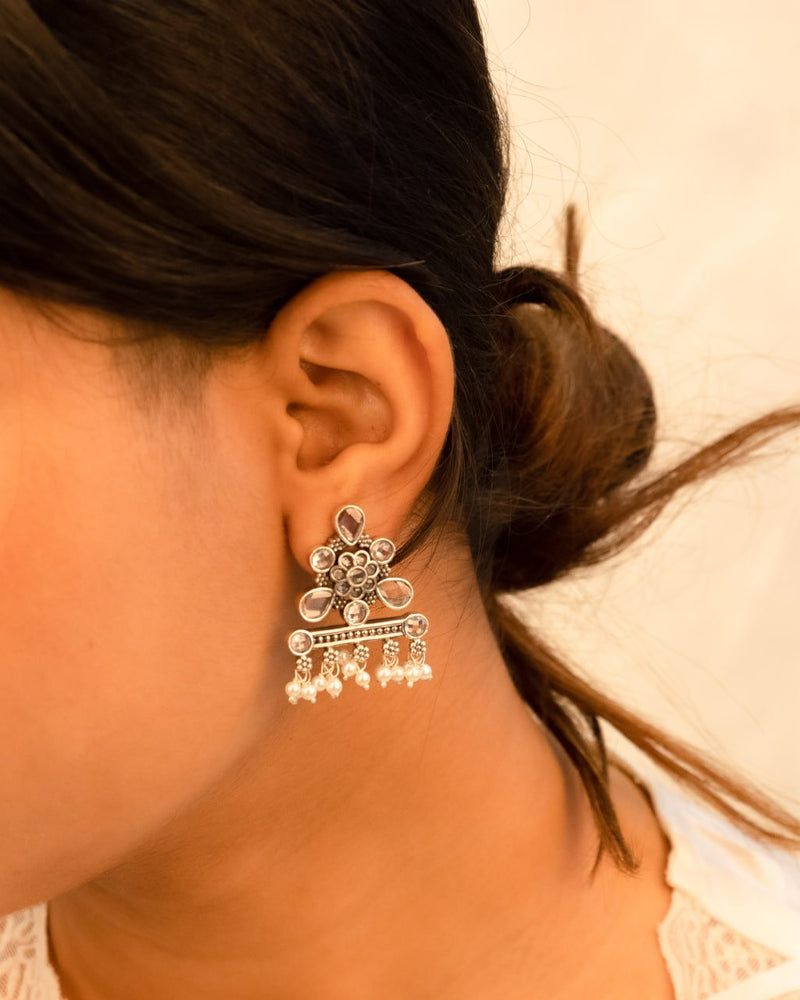Essence Scintillating Pearl Drop Stud Earring