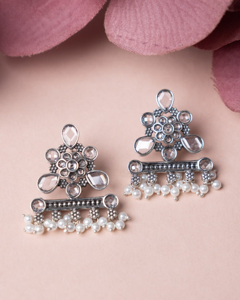 Essence Scintillating Pearl Drop Stud Earring