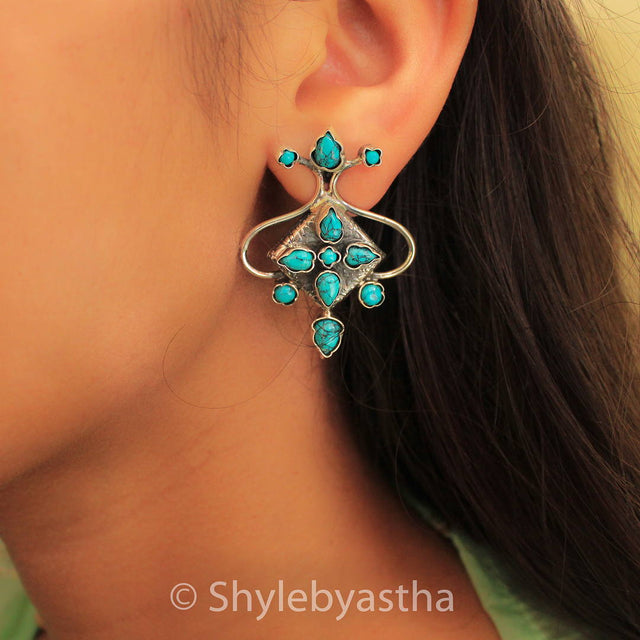 Essence Spiral Studs