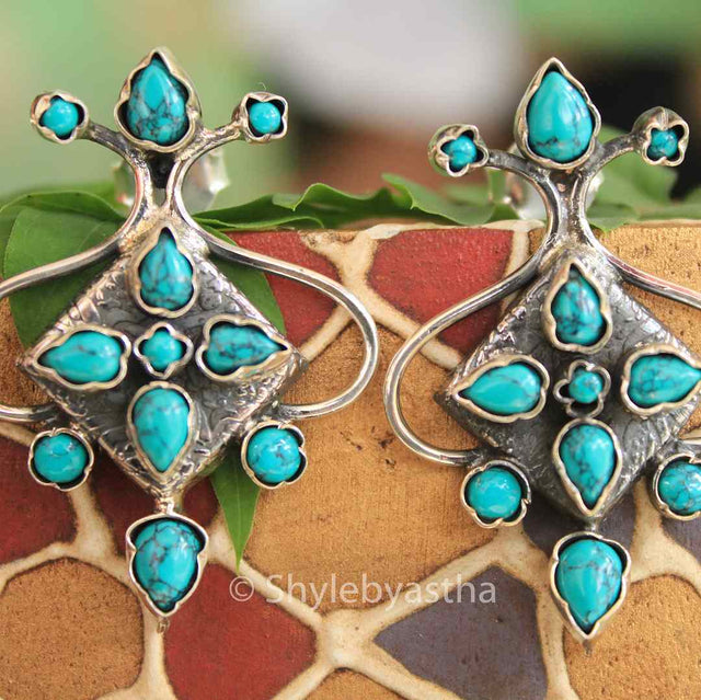 Essence Spiral Studs