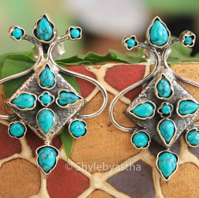 Essence Spiral Studs