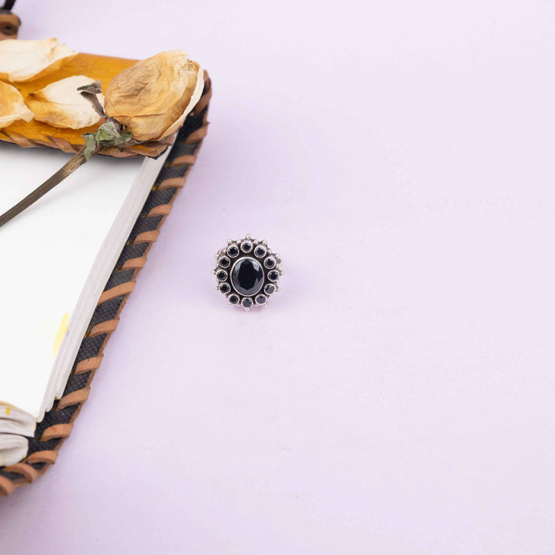 Essence Black Scintillating Ring