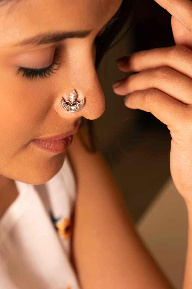 Essence Chaand Moti Pierced Nose Pin