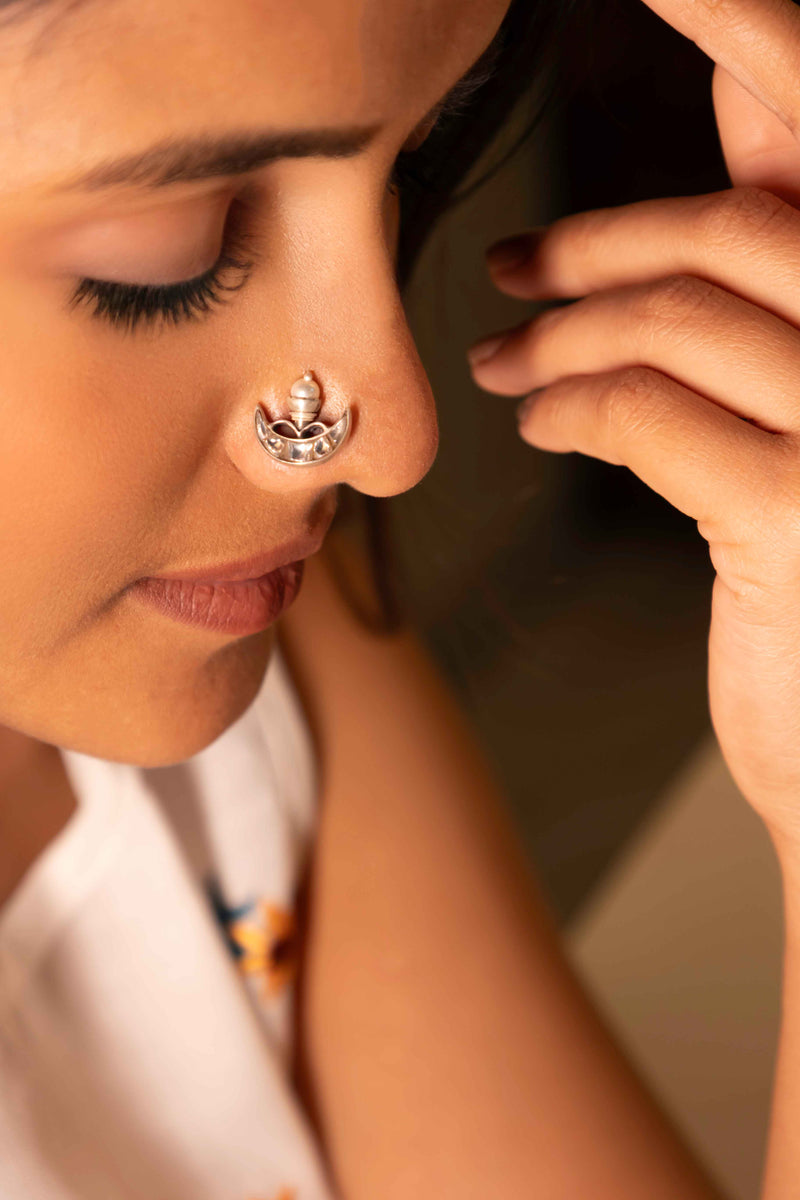 Essence Chaand Moti Pierced Nose Pin