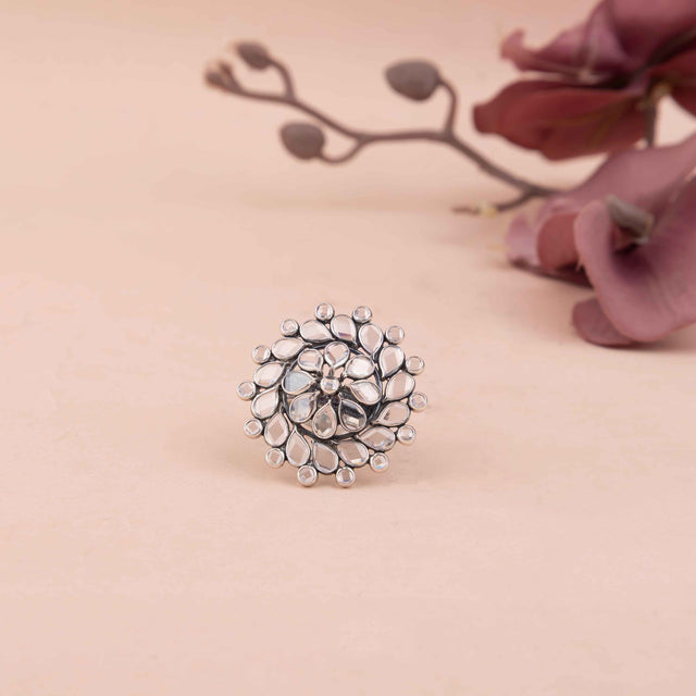 Essence Fine Scintillating Flower Ring