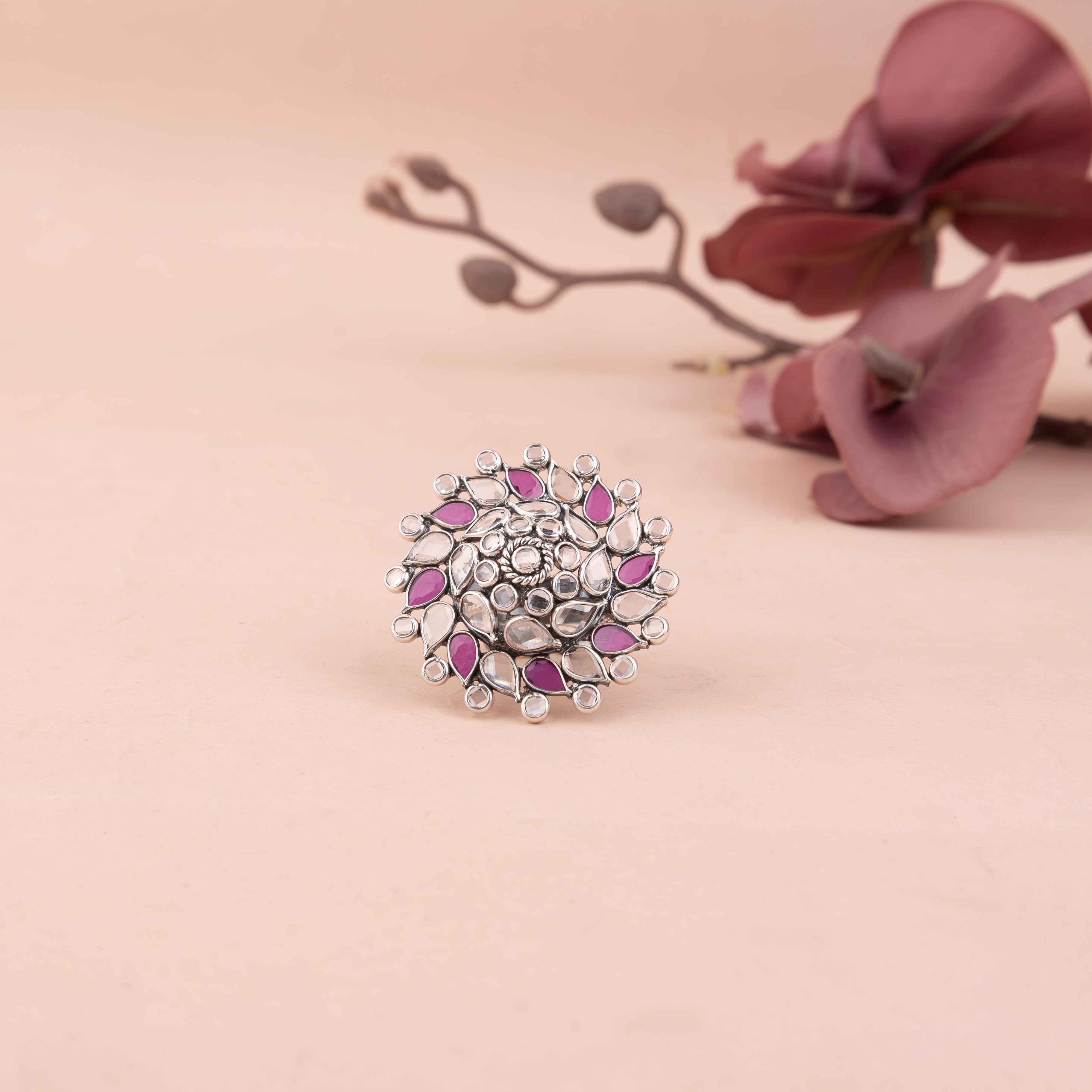 Essence Scintillating Embossed Ring