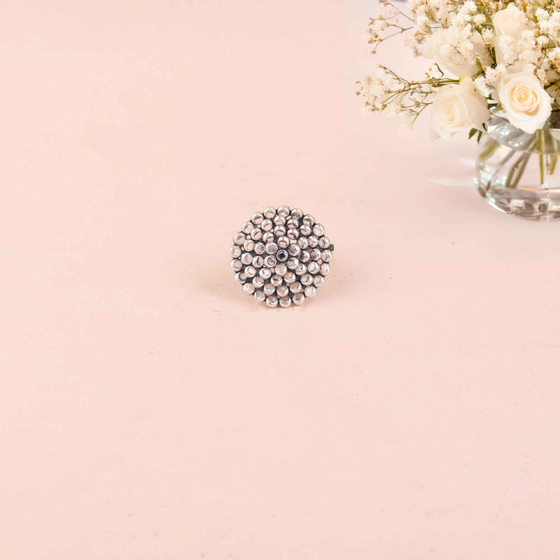 Essence Scintillating Flower Motif Ring