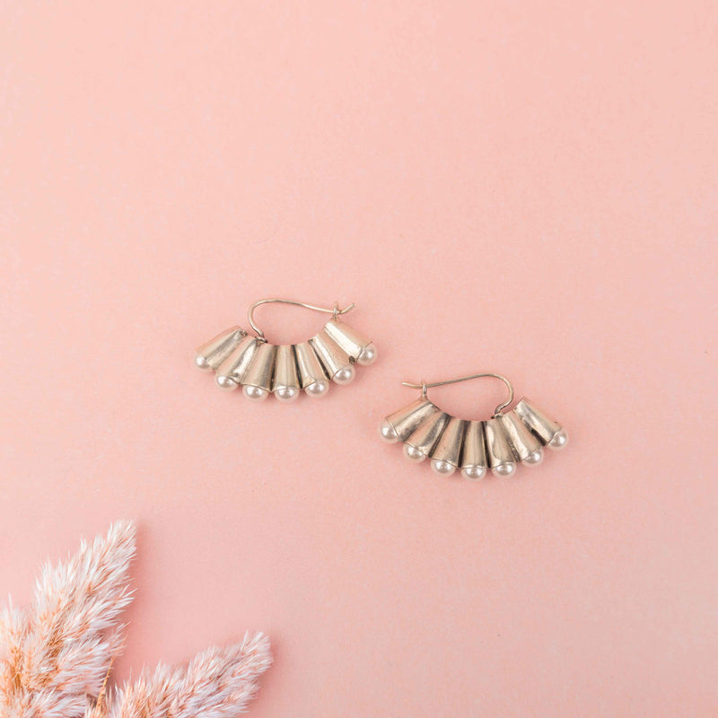 Essence Pearl Classic Hoop Earring