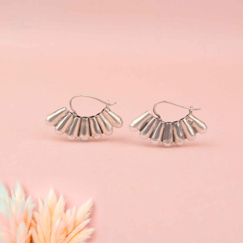 Essence Pearl Classic Hoop Earring