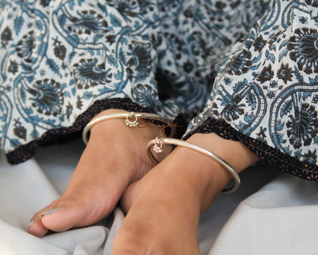 Adya Fine Versatile Ankle Kada primary
