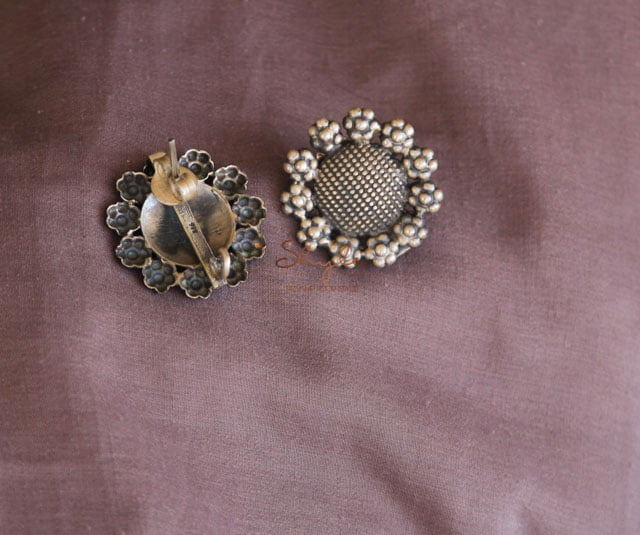 Adya mini Flower Textured Studs