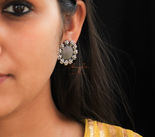 Adya mini Flower Textured Studs