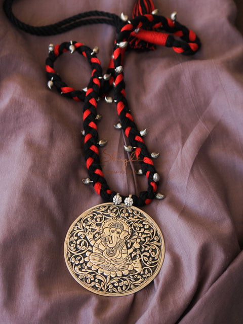Anvaya Ganesha Detailed Carry Drop Guthau Necklace