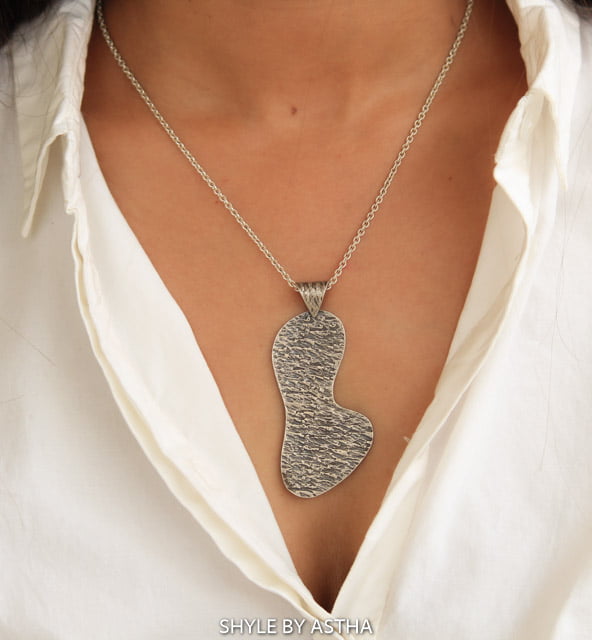 Mizoya Textured Quirky Necklace
