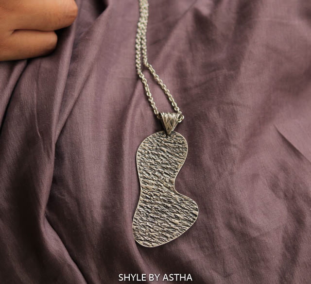Mizoya Textured Quirky Necklace