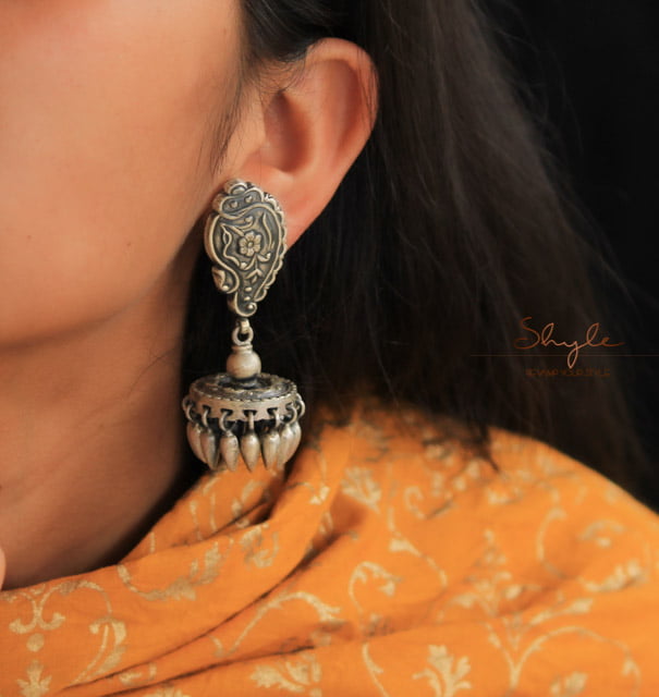 Dulari Flora Motif Intricate Square Jhumka