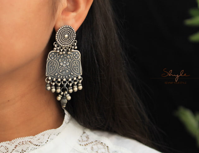 Mizoya Daana Art Motif Intricate Earrings