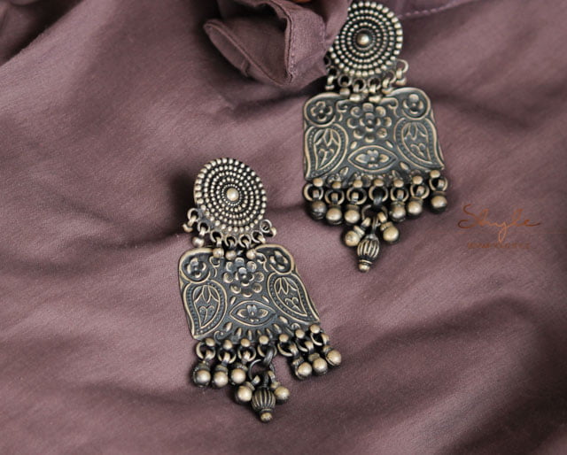 Mizoya Daana Art Motif Intricate Earrings