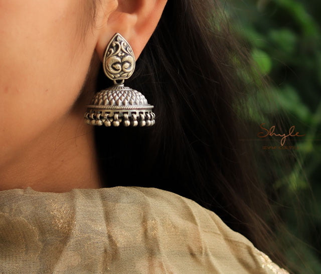 Dulari Peacock Motif Textured Jhumka