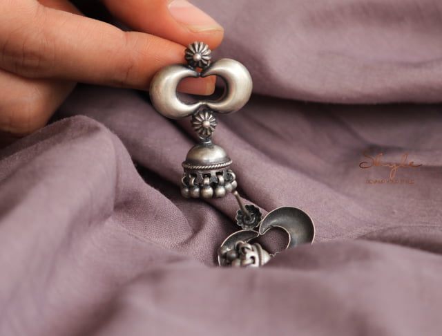 Moh Fine Embossed Motif Jhumki