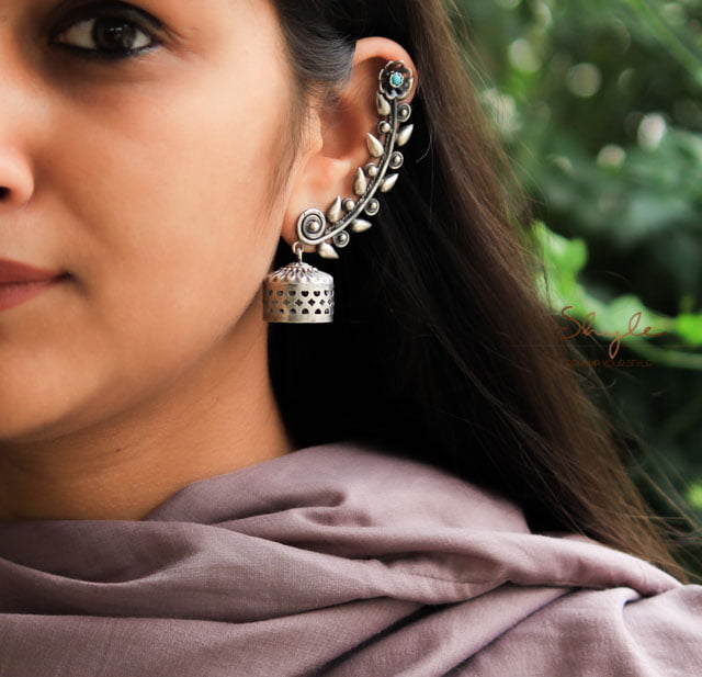 Moh Turquoise Bell Leaf Earcuff model