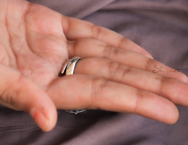 Moh Daana Art Embossed Ring