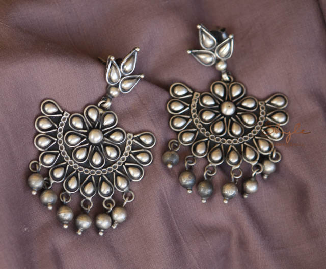 Mizoya Embossed Leaf Detailed Earrings