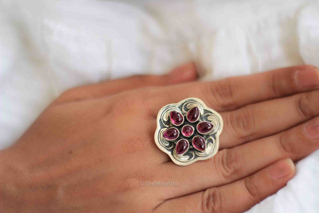 Anvaya Flower Embossed Jadau Ring