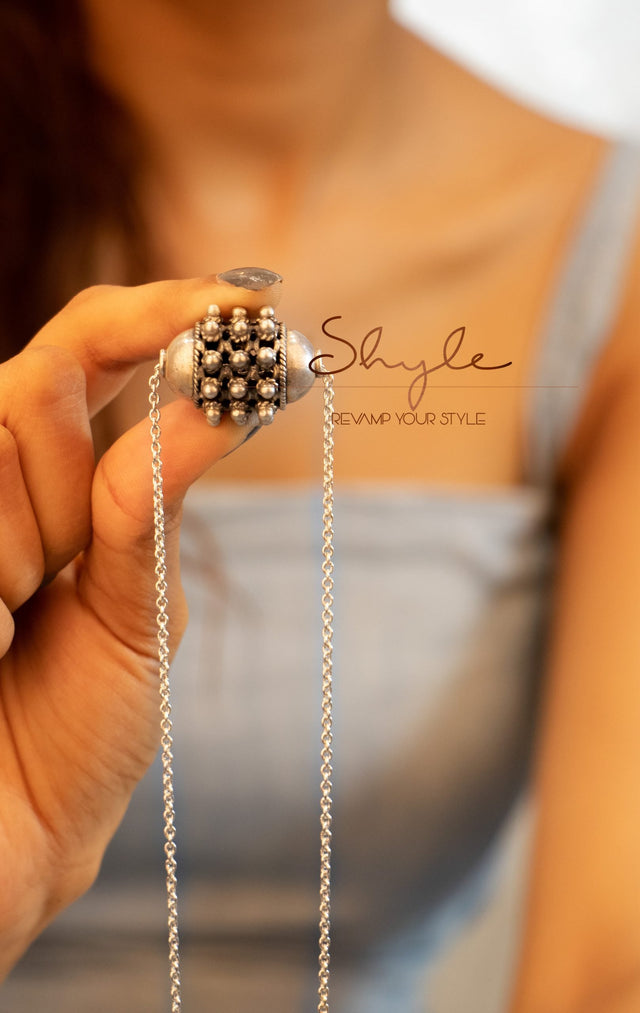 Moh Dot Embossed Necklace