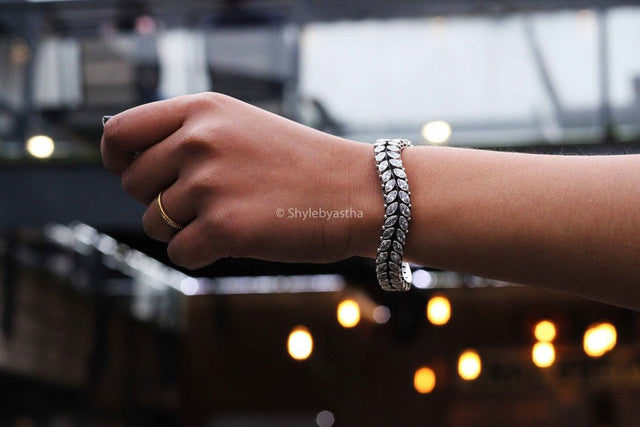 Essence Zircon Spiral Kada