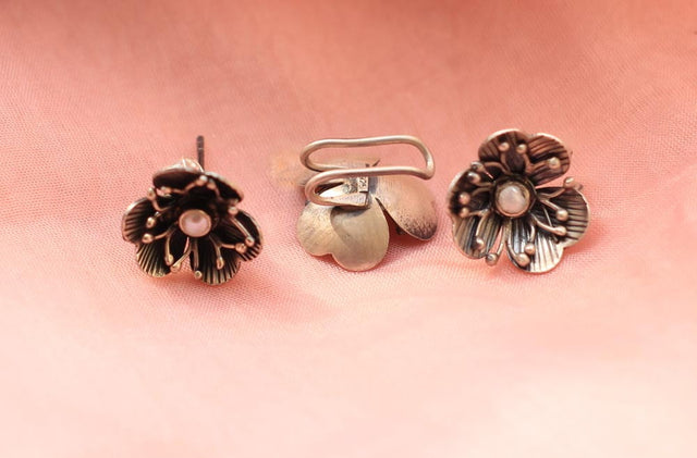 Qurbat Mini Flower Ear Cluster