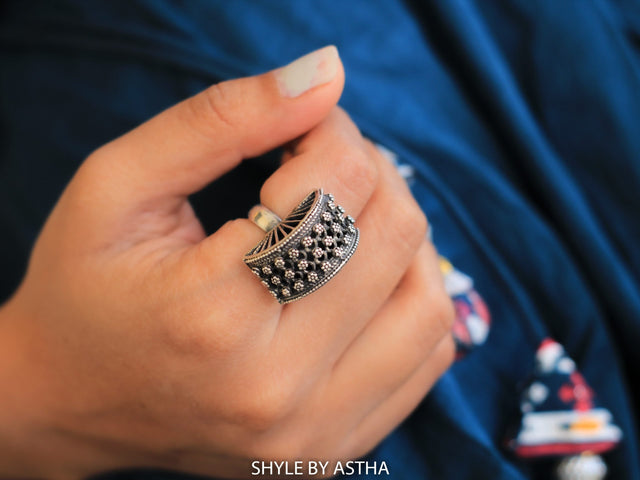 Adya Daana Art Flower Cluster Embossed Ring