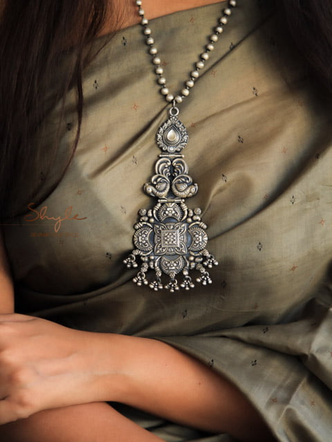 Tattva Embossed Detailed Classic Necklace