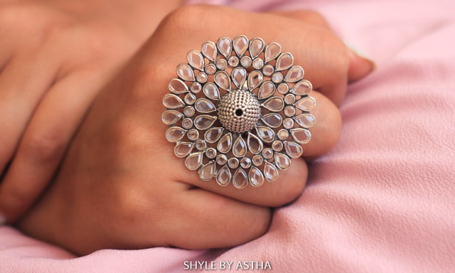 Essence Swarovski Classic Ring