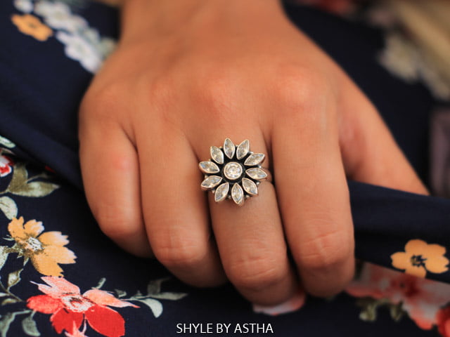 Essence Fine Flower Ring