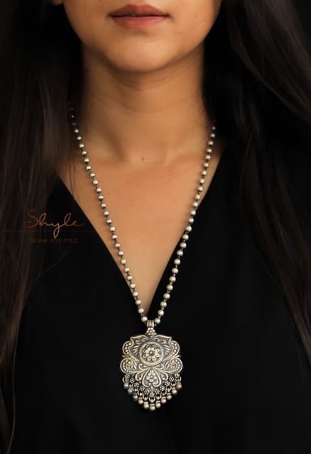 Mizoya Flora Detailed Ball Necklace