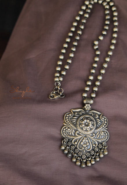 Mizoya Flora Detailed Ball Necklace