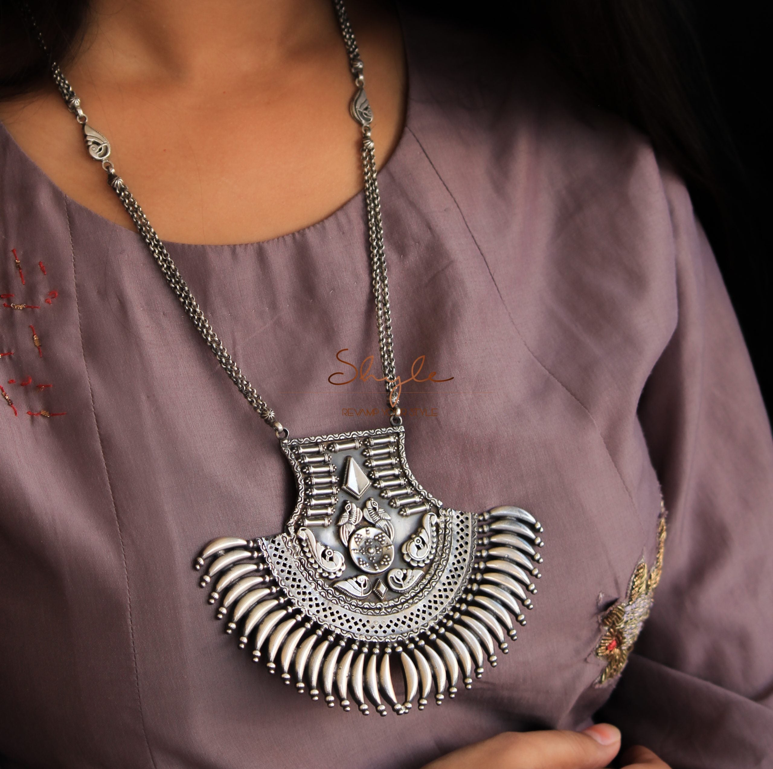 Tattva Detailed Vintage Inspired Classic Necklace