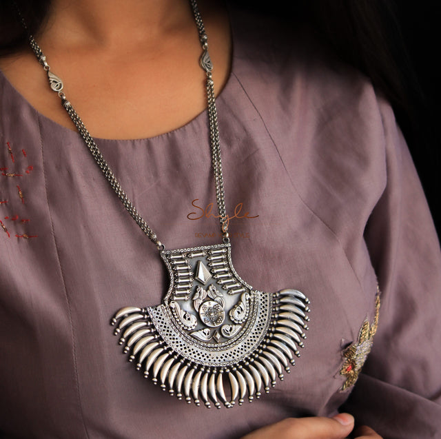 Tattva Detailed Vintage Inspired Classic Necklace