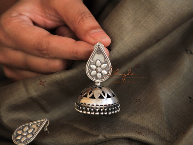 Mizoya Flora Motif Finely Carved Jhumka