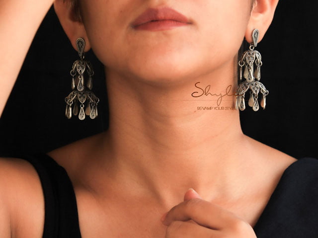 Mizoya Daana Detailed Chandelier Statement Earrings