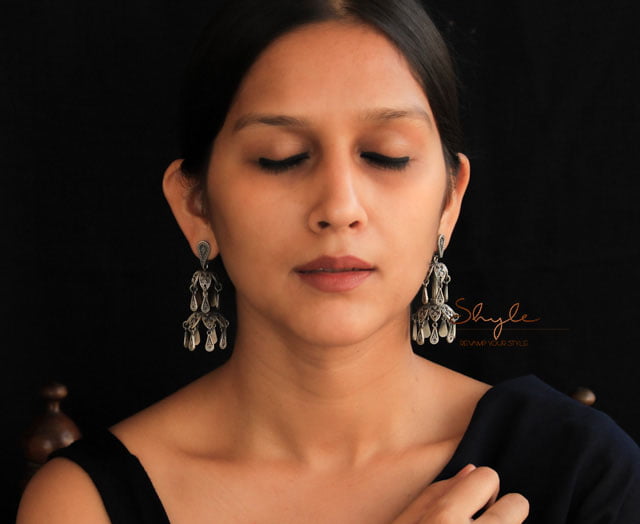Mizoya Daana Detailed Chandelier Statement Earrings